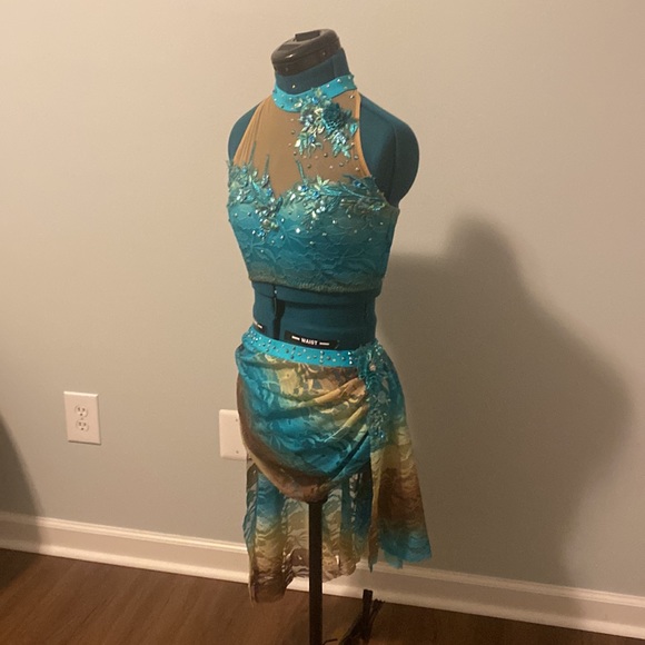 Beautiful Custom Lyrical. - Picture 2 of 5